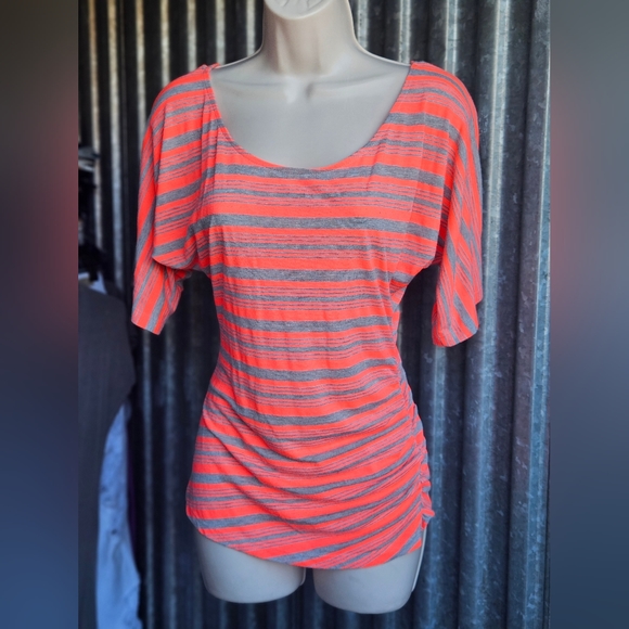 Xs stripped guess by marciano tee - Picture 1 of 4